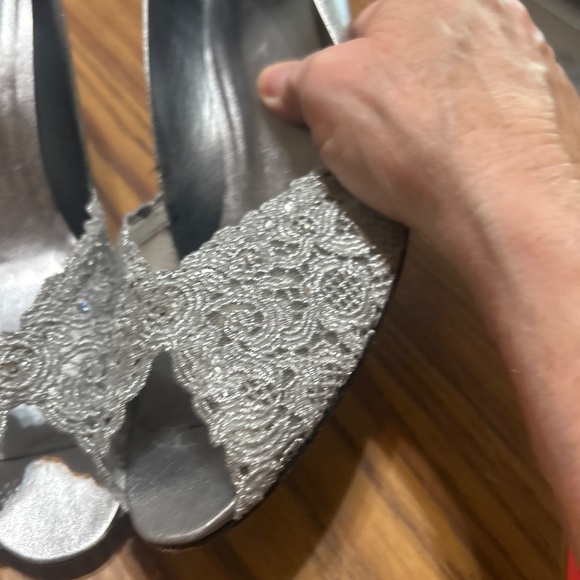 Stuart Whitman silver lace shoes with rhinestones - Picture 10 of 11